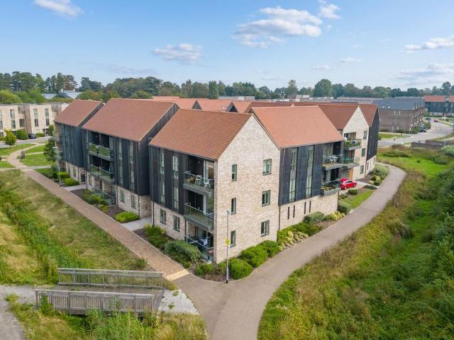 2 bedroom ground flat for sale