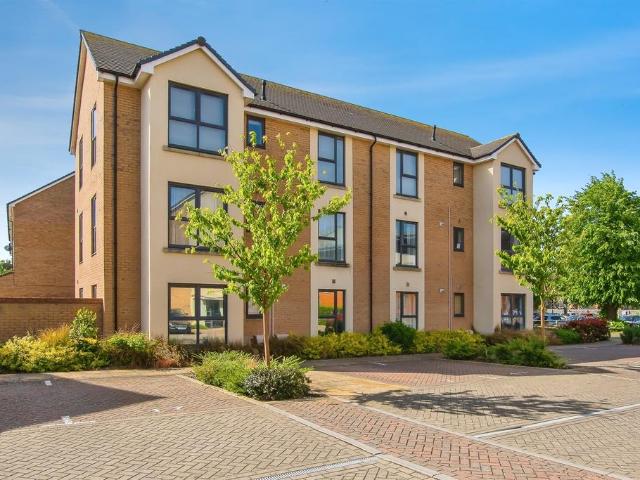 2 bedroom ground flat for sale