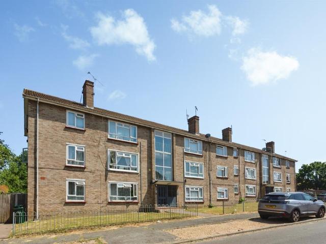2 bedroom ground flat for sale