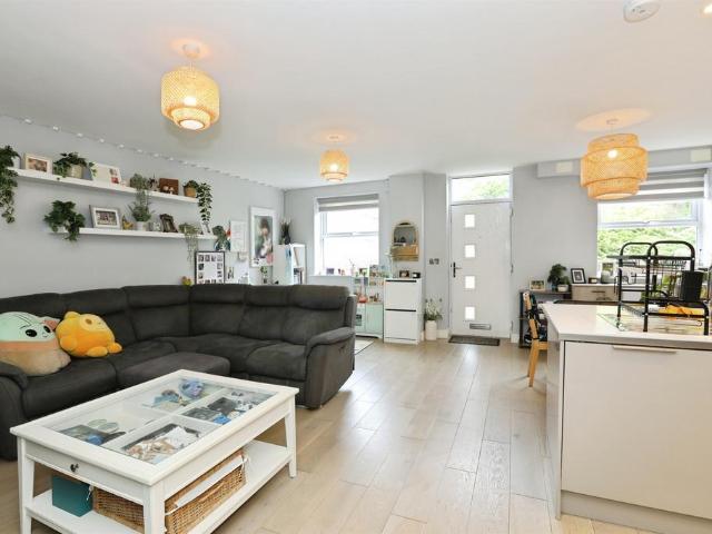 2 bedroom ground flat for sale