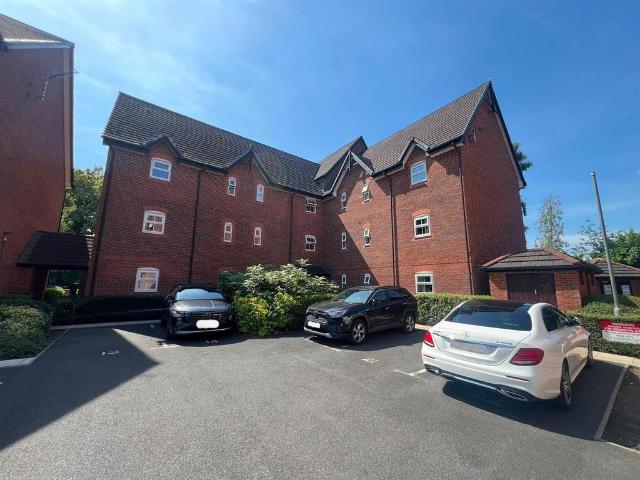 2 bedroom ground flat for sale