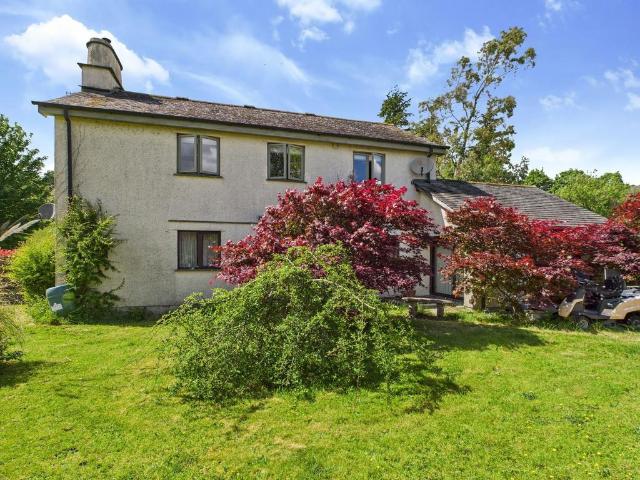 2 bedroom ground flat for sale