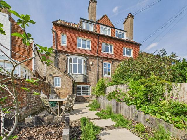 2 bedroom ground flat for sale