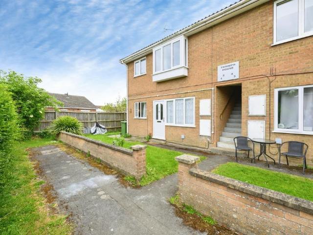 2 bedroom ground flat for sale