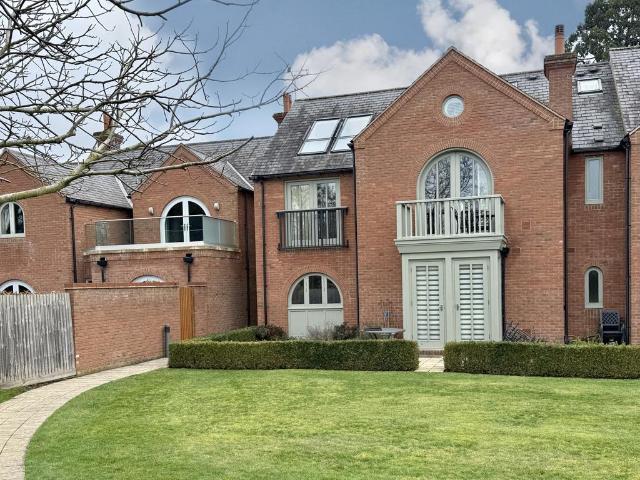 2 bedroom ground flat for sale