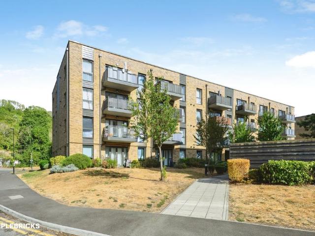2 bedroom ground flat for sale