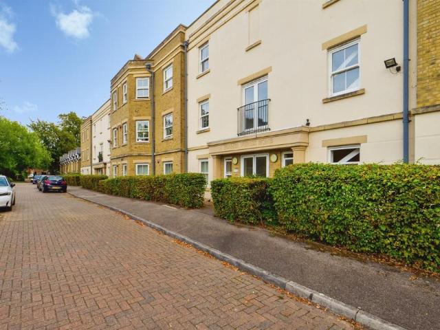 2 bedroom ground flat for sale