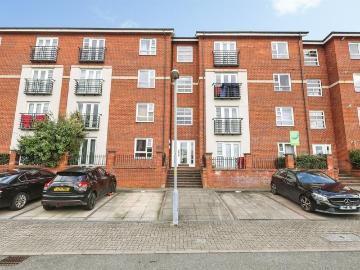 2 bedroom ground flat for sale