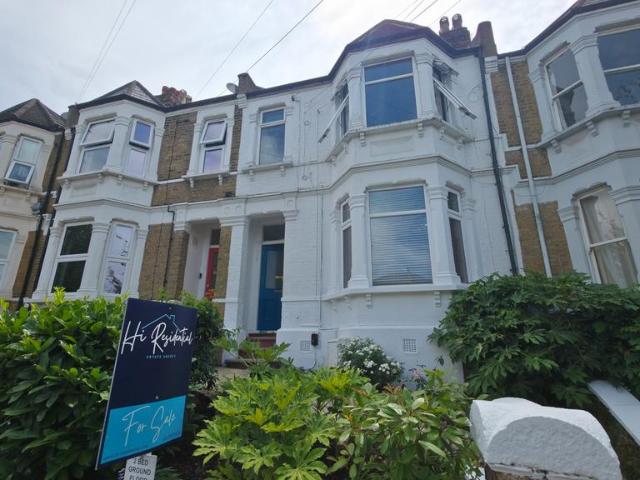 2 bedroom ground flat for sale