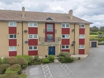2 bedroom ground flat for sale