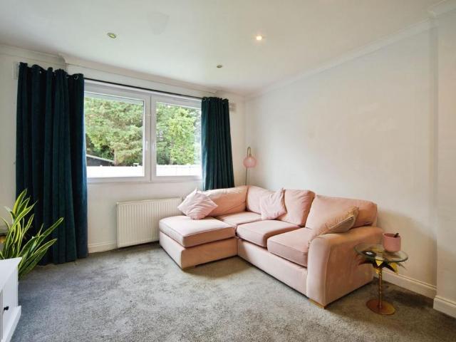2 bedroom ground flat for sale