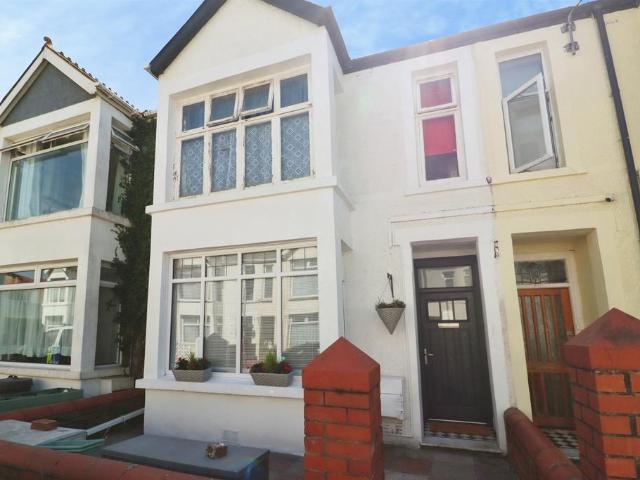 2 bedroom ground flat for sale