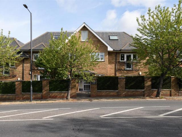 2 bedroom ground flat for sale