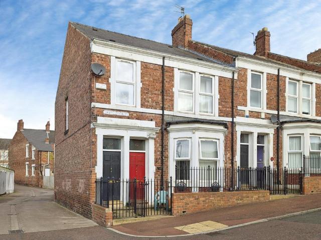 2 bedroom ground flat for sale
