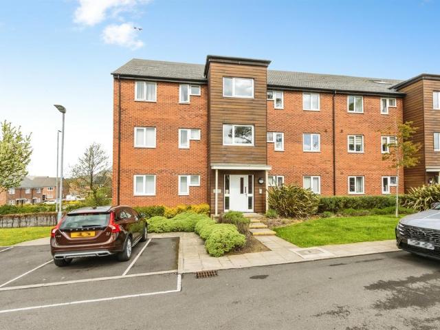 2 bedroom ground flat for sale