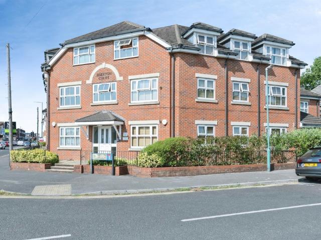 2 bedroom ground flat for sale