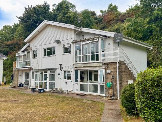 2 bedroom ground flat for sale