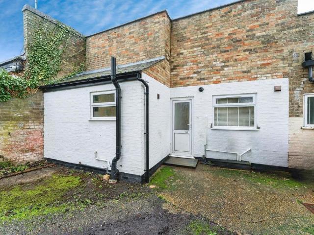 2 bedroom ground flat for sale