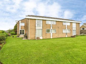 2 bedroom ground flat for sale