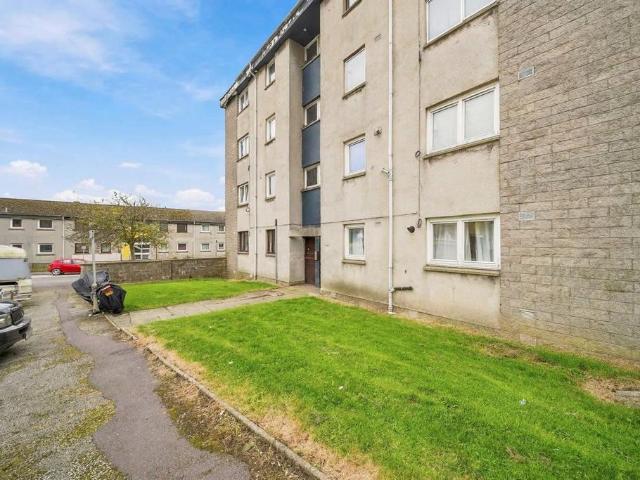 2 bedroom ground flat for sale