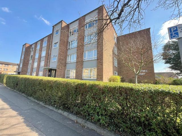 2 bedroom ground flat for sale