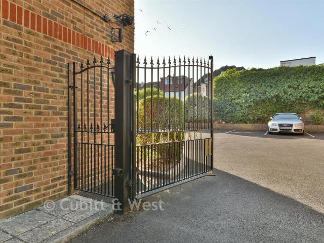 2 bedroom ground flat for sale