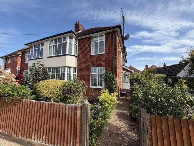 2 bedroom ground flat for sale