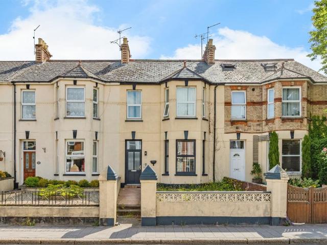 2 bedroom ground flat for sale