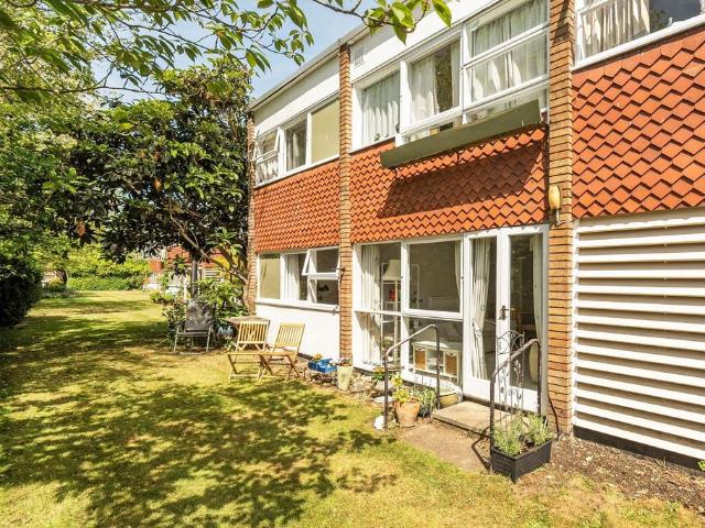 2 bedroom ground flat for sale