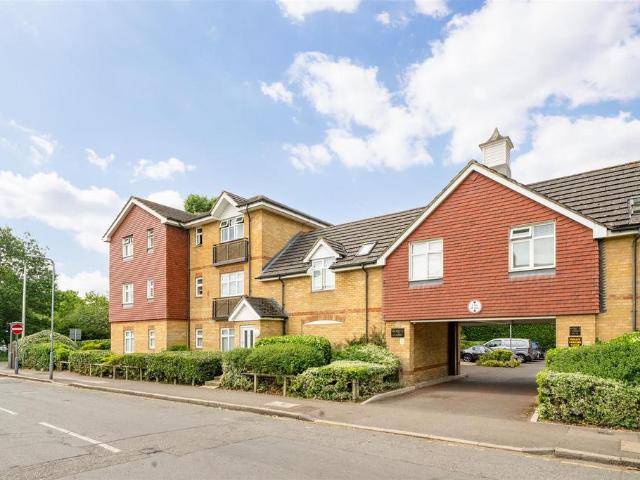 2 bedroom ground flat for sale