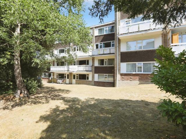 2 bedroom ground flat for sale