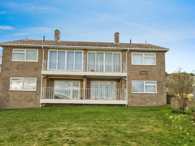 2 bedroom ground flat for sale
