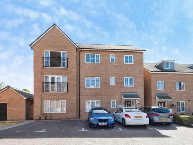 2 bedroom ground flat for sale