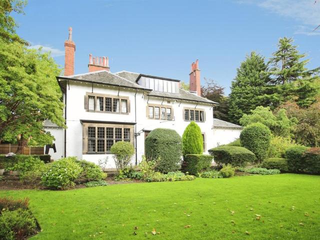 2 bedroom ground flat for sale