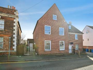 2 bedroom ground flat for sale