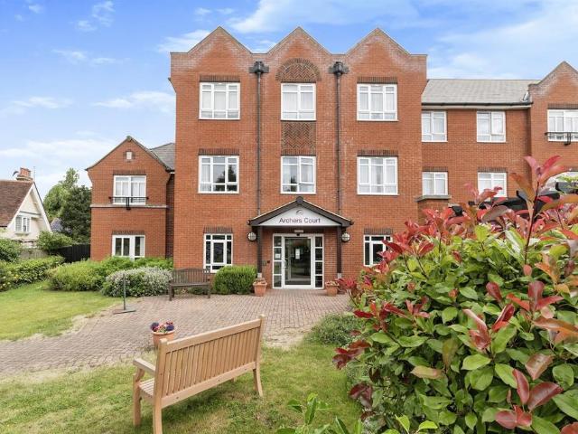2 bedroom ground flat for sale