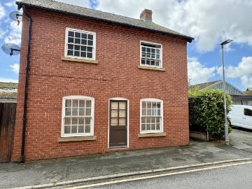 2 bedroom ground flat for sale