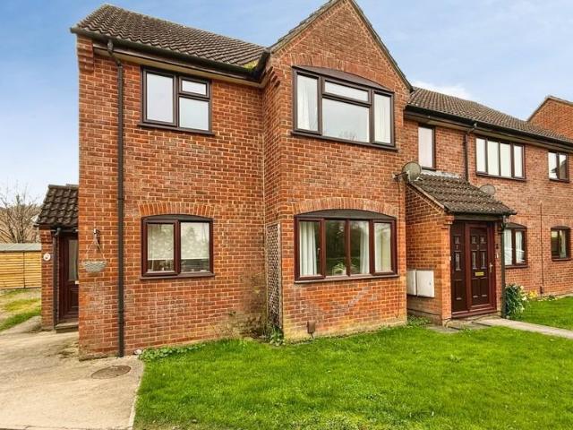 2 bedroom ground flat for sale