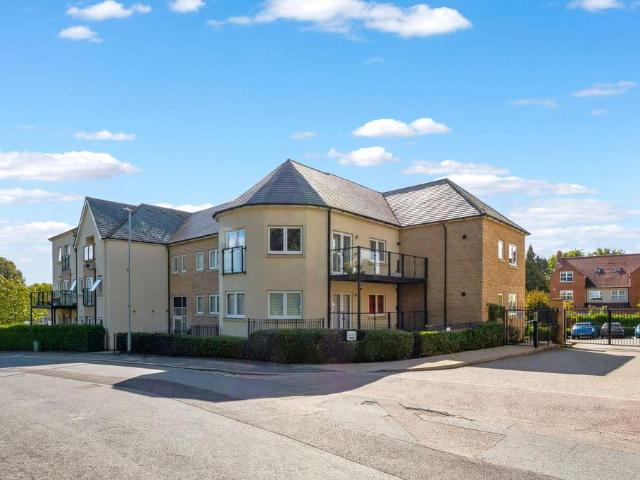 2 bedroom ground flat for sale