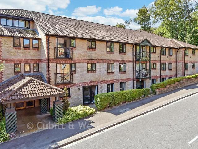 2 bedroom ground flat for sale