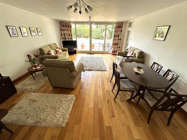 2 bedroom ground flat for sale
