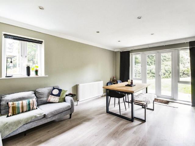 2 bedroom ground flat for sale
