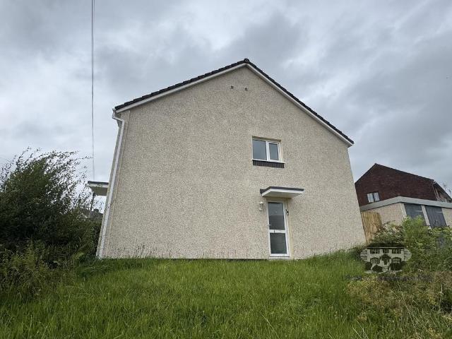 2 bedroom ground flat for sale