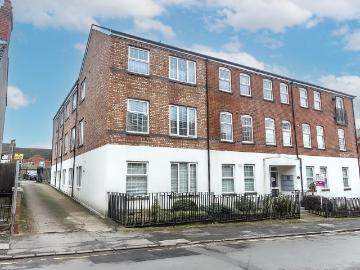 2 bedroom ground flat for sale