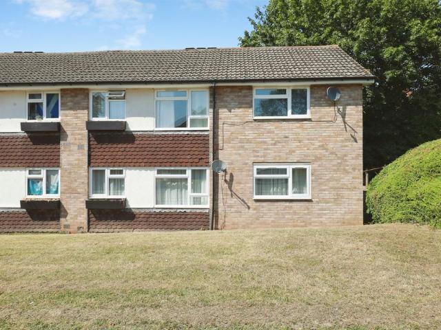 2 bedroom ground flat for sale