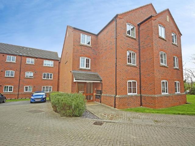 2 bedroom ground flat for sale