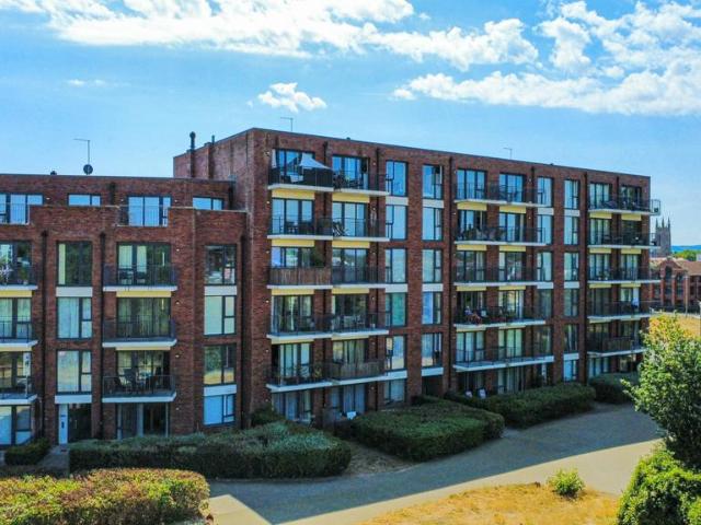 2 bedroom ground flat for sale