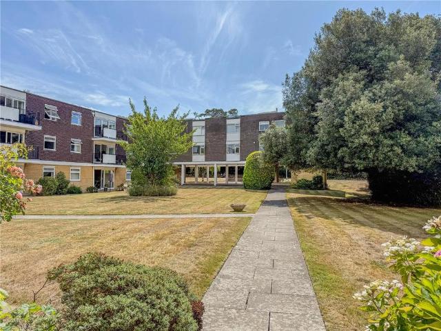 2 bedroom ground flat for sale