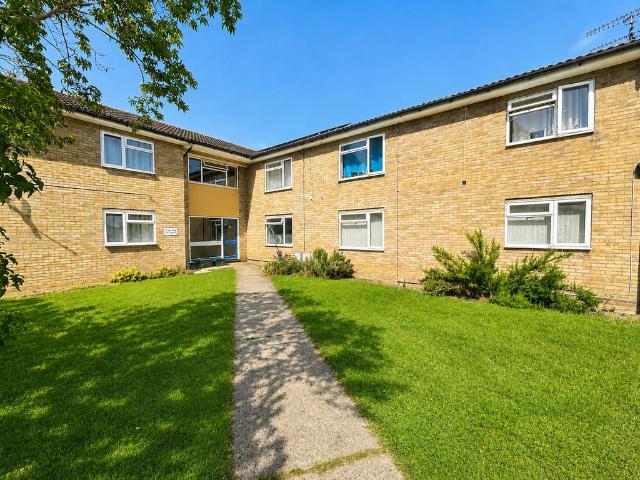 2 bedroom ground flat for sale