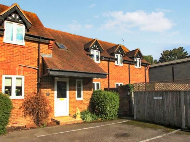 2 bedroom ground flat for sale